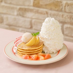 Eggs ’n Things　新作　白桃とヨーグルトソースのパンケーキ