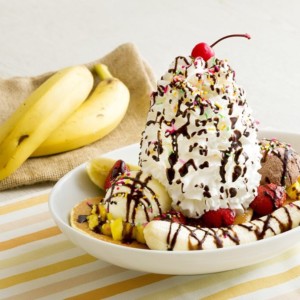 Eggs ’n Things　バナナスプリットパンケーキ