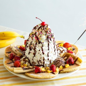 エッグスンシングス　＜BIG＞バナナスプリットパンケーキ