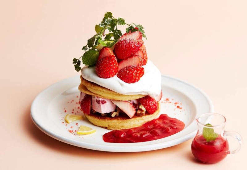 J.S. PANCAKE CAFE　 苺とフルーツアイスのパンケーキ