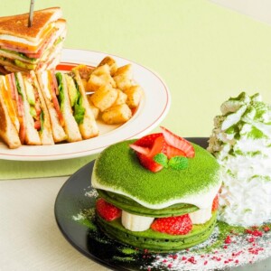 エッグスンシングス『宇治抹茶ティラミスパンケーキ』と、『エッグスンクラブハウスサンド』