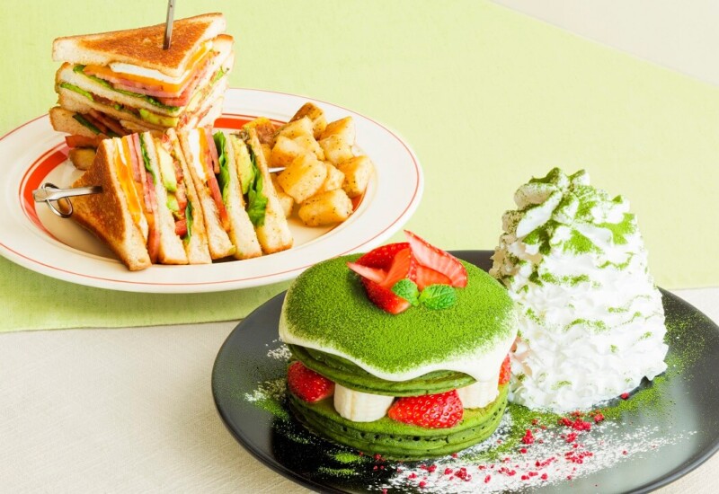 エッグスンシングス『宇治抹茶ティラミスパンケーキ』と、『エッグスンクラブハウスサンド』