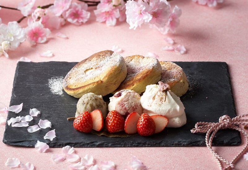 インターコンチネンタル 東京ベイの「ニューヨークラウンジ」 桜パンケーキ