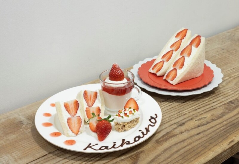 カイカイナ 『ホワイトチョコレートいちごさんど』と『贅沢いちごプレート』