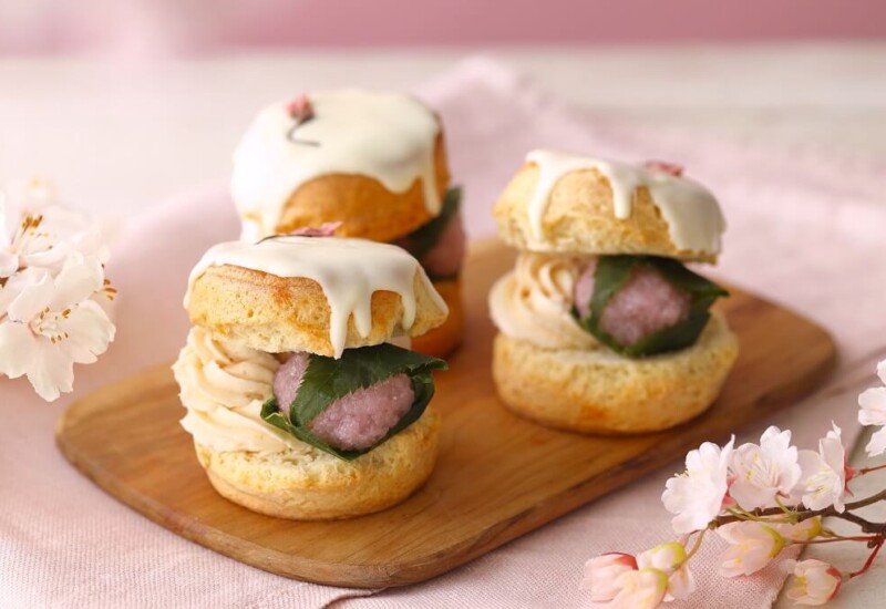 桜餅とあまおう苺バタークリームのスコーンサンド